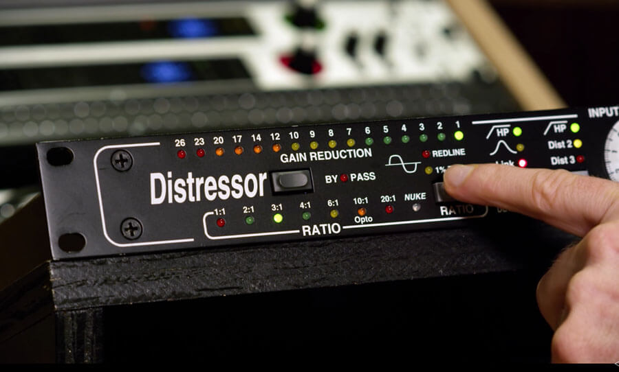 Compressing Kick with Distressor