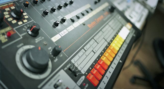 TR 808 in Studio