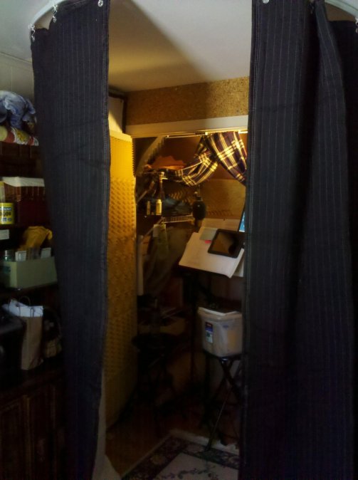 How To Build A DIY Vocal Booth 4 Quick & Easy Methods!