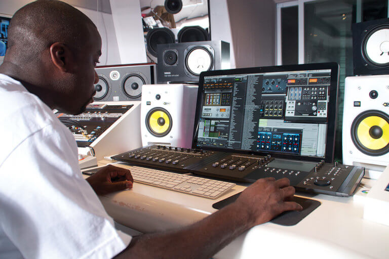 Mixing in the Box 4 Benefits of Doing it + Great Pros!