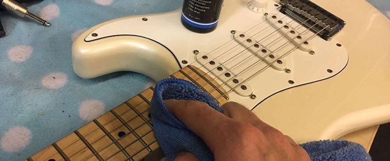 Cleaning Guitar Strings