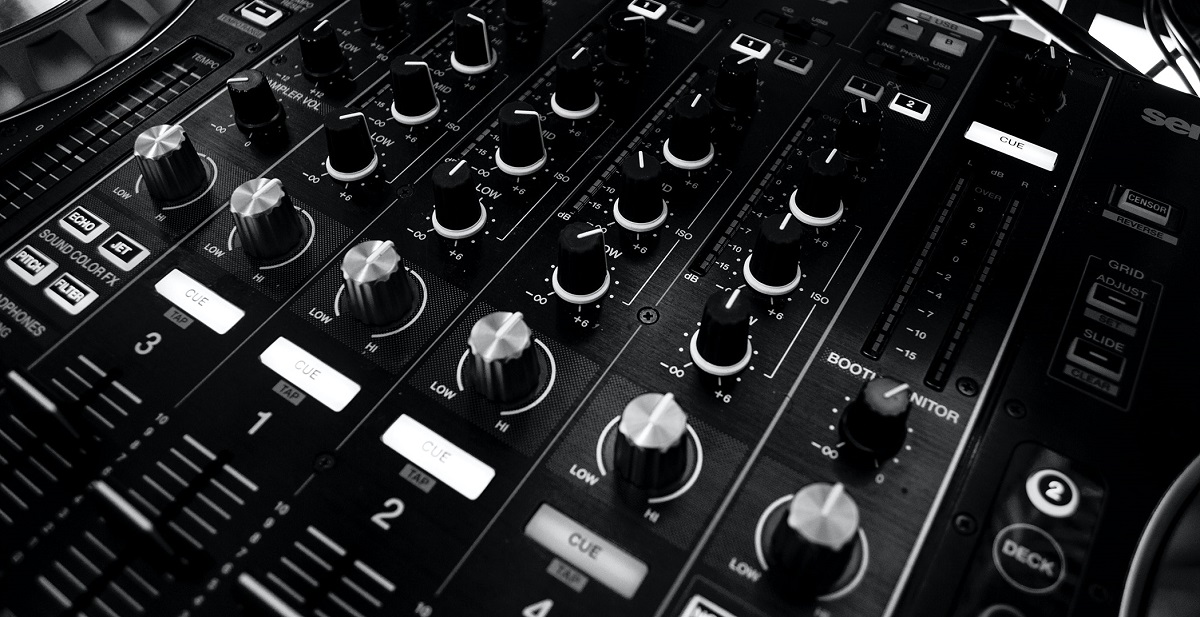 How To Choose a DJ Mixer