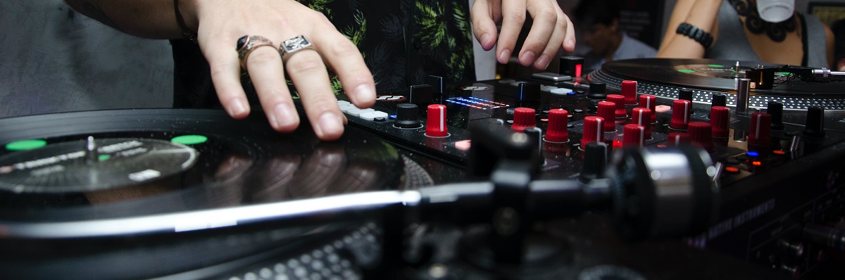 How to Use DJ Mixer